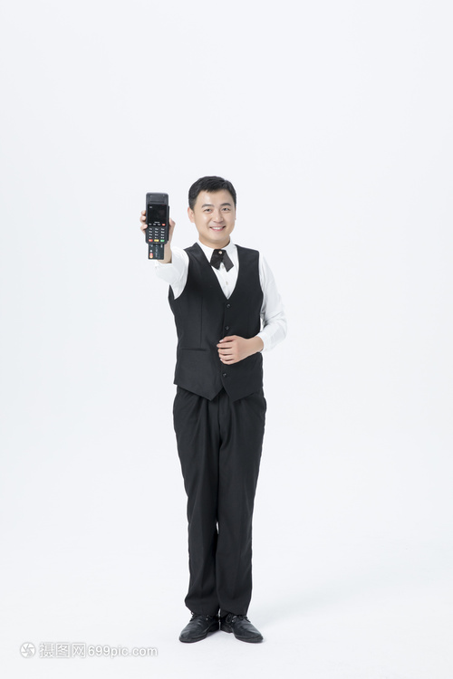 男服務員刷卡服務與攝影服務 現(xiàn)代服務行業(yè)的雙重體驗